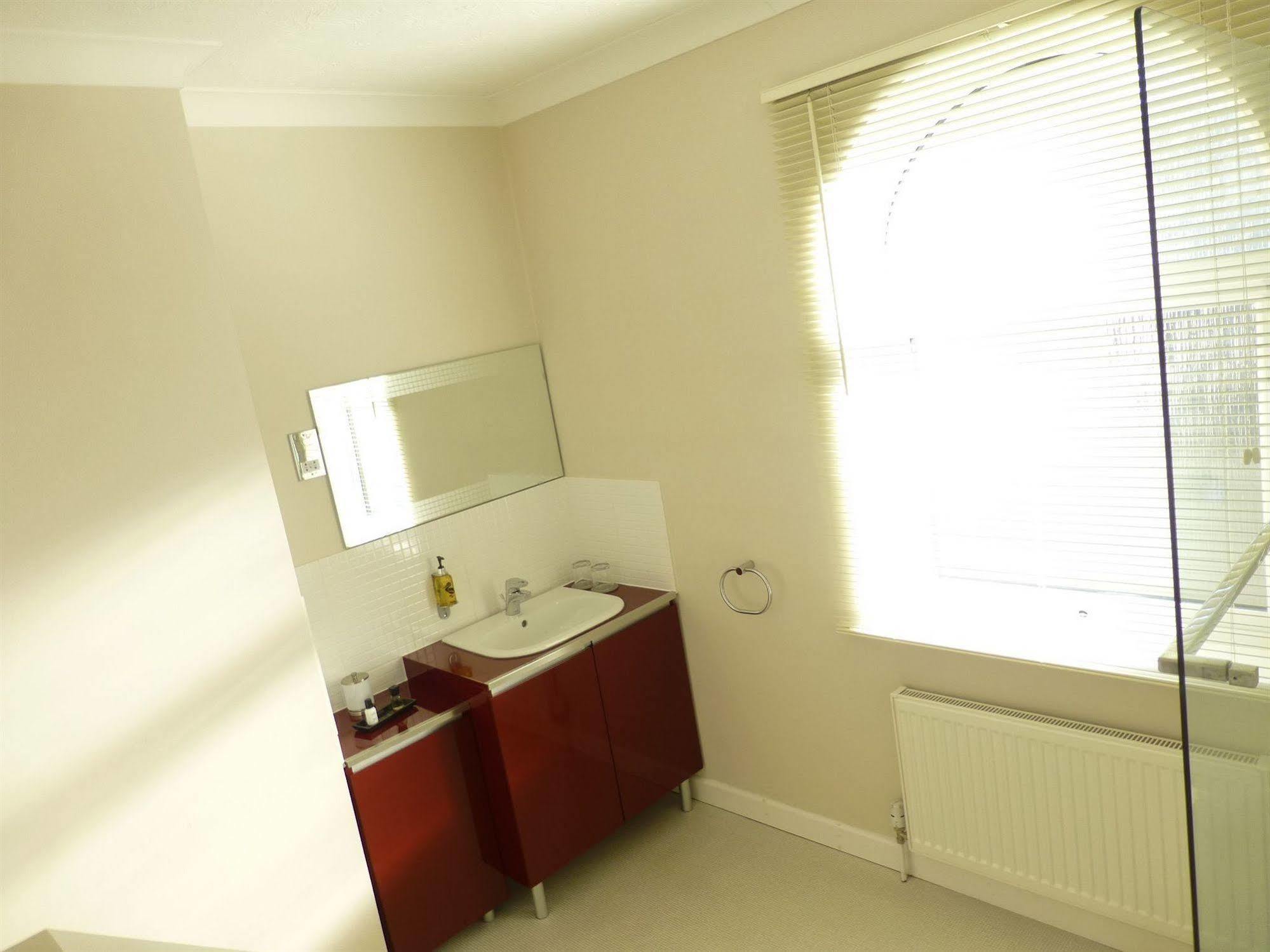 Waters Reach Guest House ไครสต์เชิร์ช ภายนอก รูปภาพ