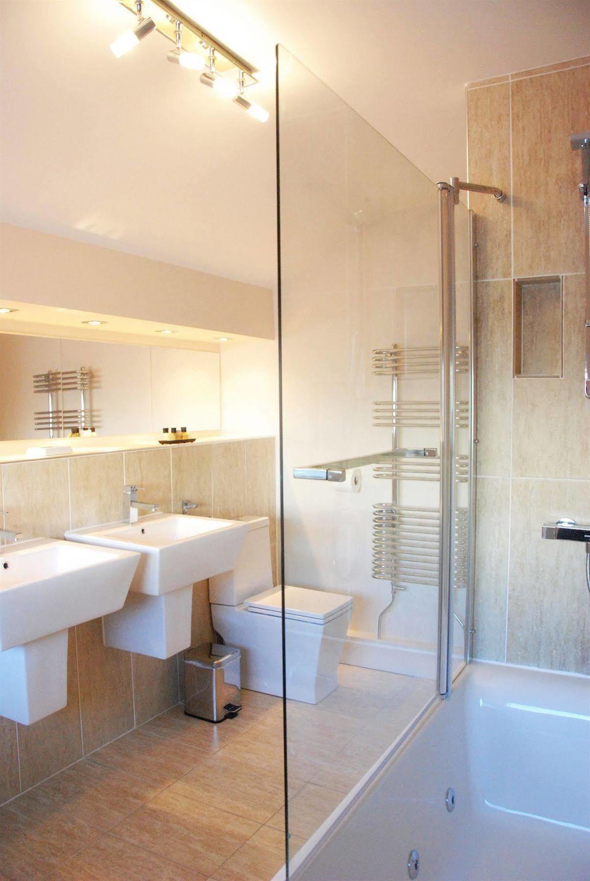 Waters Reach Guest House ไครสต์เชิร์ช ภายนอก รูปภาพ